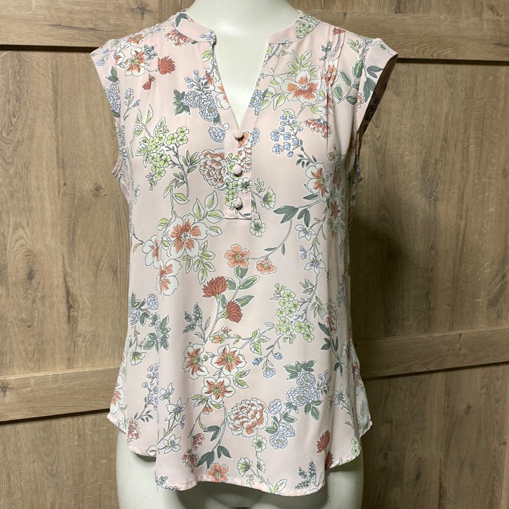Candie’s brand tunic tank blouse. Printed body with botanical design pattern